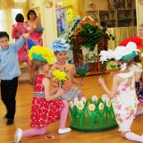 Накануне праздника 8 Марта в детском саду поздравляли дорогих и любимых мам, бабушек, сестер